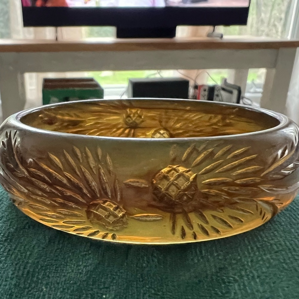 Vintage Carved Lucite Bangle Bracelet Amber Swirl Pineapple Tropical Chunky - Picture 12 of 15